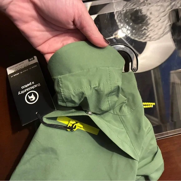 NWT Backcountry x Petco Green XS Dog Jacket - Picture 3 of 15